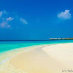 Отель Centara Ras Fushi Resort & Spa Maldives пляж