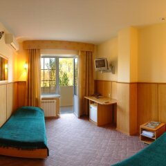 Гостиница Normandiya Hotel в Анапе отзывы, цены и фото номеров - забронировать гостиницу Normandiya Hotel онлайн Анапа комната для гостей фото 3