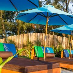 Отель Five Rose Villas бассейн