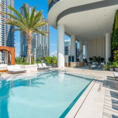 Отель SLS LUX Brickell бассейн