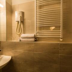 Отель Corvin Hotel Budapest Венгрия, Будапешт - отзывы, цены и фото номеров - забронировать отель Corvin Hotel Budapest онлайн ванная