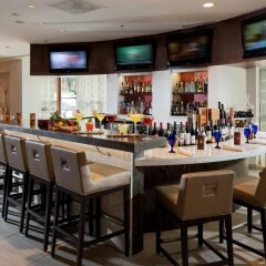 Отель DoubleTree by Hilton Silver Spring гостиничный бар