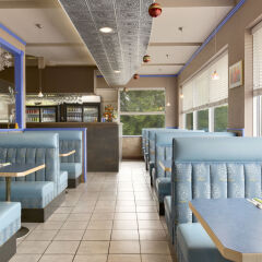 Отель Colonial Square Inn & Suites питание