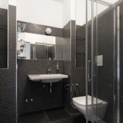 Отель Babila Hostel & Bistrot Италия, Милан - 1 отзыв об отеле, цены и фото номеров - забронировать отель Babila Hostel & Bistrot онлайн ванная