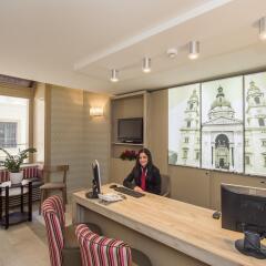 The Three Corners Hotel Art интерьер отеля