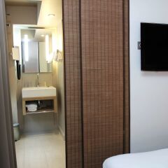 Отель Best Western Hôtel Littéraire Arthur Rimbaud удобства в номере фото 2