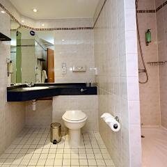Отель Holiday Inn Express Liverpool-Albert Dock Великобритания, Ливерпуль - отзывы, цены и фото номеров - забронировать отель Holiday Inn Express Liverpool-Albert Dock онлайн ванная