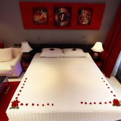 Отель Absolute Bangla Suites комната для гостей фото 5
