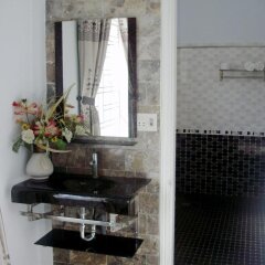 Отель Cosy House Homestay Хойан ванная