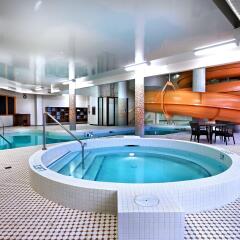 Отель Delta Hotels by Marriott Saskatoon Downtown бассейн