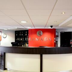 Отель Ramada London Stansted Airport гостиничный бар