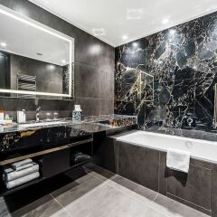 Гостиница Double Tree By Hilton Minsk ванная