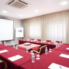 Отель Holiday Inn Express Malaga Airport
