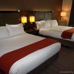 Отель Holiday Inn Express & Suites Columbus-Easton комната для гостей фото 2