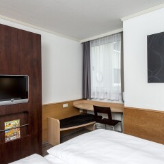 Отель ibis Leipzig Nord-Ost Германия, Тауха - отзывы, цены и фото номеров - забронировать отель ibis Leipzig Nord-Ost онлайн сейф в номере