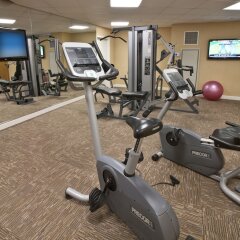 Отель Arlington Court Suites Hotel США, Арлингтон - отзывы, цены и фото номеров - забронировать отель Arlington Court Suites Hotel онлайн фитнесс-зал фото 4