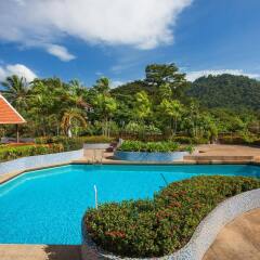 Отель Phuket Merlin Hotel Таиланд, Пхукет - отзывы, цены и фото номеров - забронировать отель Phuket Merlin Hotel онлайн бассейн фото 2