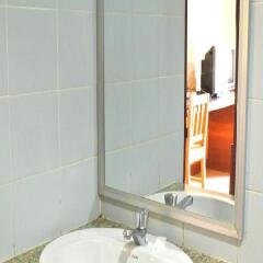 Отель P.Chaweng Guest House Самуи ванная