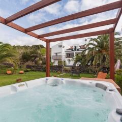 Отель With 3 Bedrooms in Caloura, With Furnished Terrace and Wifi Португалия, Агуа-де-Пау - отзывы, цены и фото номеров - забронировать отель With 3 Bedrooms in Caloura, With Furnished Terrace and Wifi онлайн бассейн фото 2