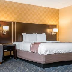Отель Quality Inn & Suites Mall of America - MSP Airport США, Блумингтон - отзывы, цены и фото номеров - забронировать отель Quality Inn & Suites Mall of America - MSP Airport онлайн комната для гостей фото 2