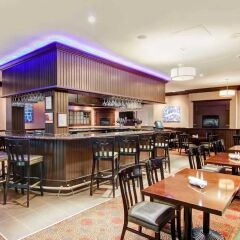 Отель Delta Hotels by Marriott Toronto East Канада, Торонто - отзывы, цены и фото номеров - забронировать отель Delta Hotels by Marriott Toronto East онлайн гостиничный бар