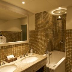 Отель Prinsenhof managed by Dukes’ Palace Бельгия, Брюгге - отзывы, цены и фото номеров - забронировать отель Prinsenhof managed by Dukes’ Palace онлайн ванная