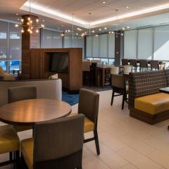 Отель TownePlace Suites by Marriott Saskatoon интерьер отеля