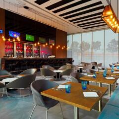 Отель Aloft Me'aisam, Dubai гостиничный бар