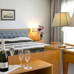 Athena Hotel в номере