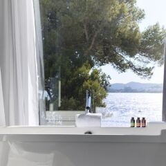 Отель ME Ibiza - The Leading Hotels of the World ванная