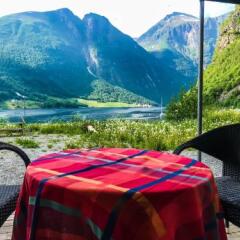 Hjørundfjord Hostel питание
