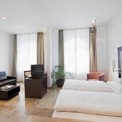 Burns Art Hotel комната для гостей