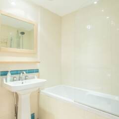 Отель Incredible 4 bedroom family home with roof terrace in Kensington ванная