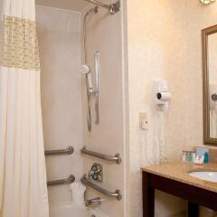 Отель Hampton Inn Indianapolis Downtown Across from Circle Centre ванная