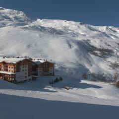 Отель Le Chalet du Mont Vallon Spa Resort спортивное сооружение