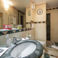 Отель Milan Royal Suites Magenta & Luxury Apartments Италия, Милан - отзывы, цены и фото номеров - забронировать отель Milan Royal Suites Magenta & Luxury Apartments онлайн ванная фото 2