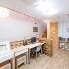 Cozzzy Guest House - Hostel