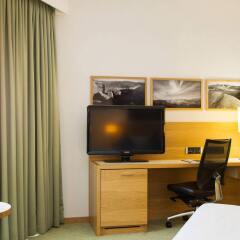 Отель Courtyard by Marriott Stockholm Kungsholmen Швеция, Стокгольм - 5 отзывов об отеле, цены и фото номеров - забронировать отель Courtyard by Marriott Stockholm Kungsholmen онлайн удобства в номере фото 2