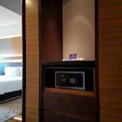 Отель Radisson Blu Hotel Cebu Филиппины, Лапу-Лапу - 1 отзыв об отеле, цены и фото номеров - забронировать отель Radisson Blu Hotel Cebu онлайн сейф в номере