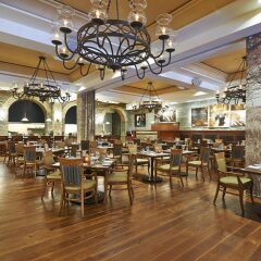 Отель Hyatt Regency Calgary Канада, Калгари - отзывы, цены и фото номеров - забронировать отель Hyatt Regency Calgary онлайн гостиничный бар