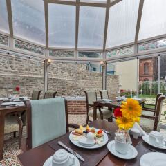 Enderun Hotel Istanbul в номере