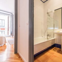 Отель Plaza Santa Ana Apartment Испания, Мадрид - отзывы, цены и фото номеров - забронировать отель Plaza Santa Ana Apartment онлайн ванная