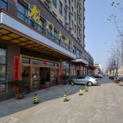 Longmen Hotel парковка