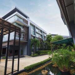 Отель The Kris Residence фото 2