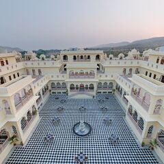 Отель The Jaibagh Palace бассейн