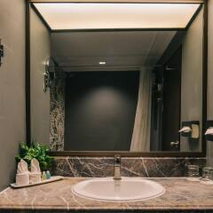 Отель Aspira Grand Regency Sukhumvit 22 Таиланд, Бангкок - отзывы, цены и фото номеров - забронировать отель Aspira Grand Regency Sukhumvit 22 онлайн ванная фото 2