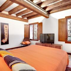 Апартаменты Venice Apartment overlooking Grand Canal комната для гостей фото 4
