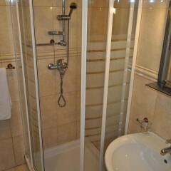 Отель Broadway Hotel Албания, Тирана - отзывы, цены и фото номеров - забронировать отель Broadway Hotel онлайн ванная