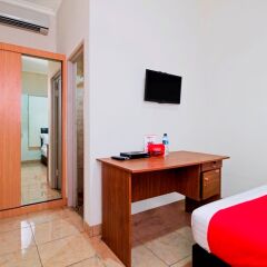 Отель RedDoorz @ Salemba Raya удобства в номере