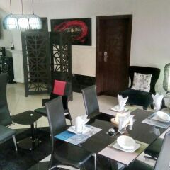 Отель Charlies Place And Suite питание